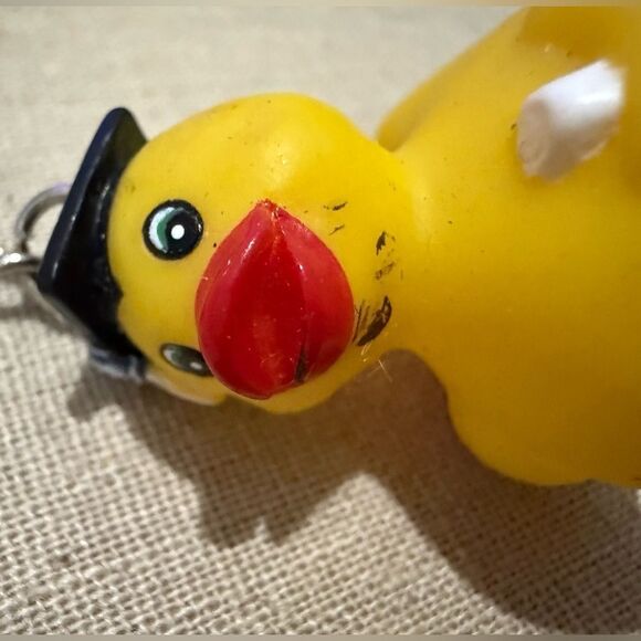 Graduation Duck Keychain Yellow Rubber with Cap & Diploma – Cute Gift Idea - Picture 8 of 17